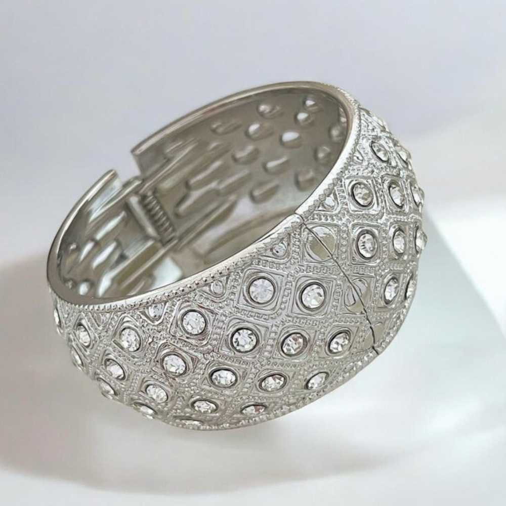 🔥🔥🆕Elegant Silver Crystal Bangle Bracelet